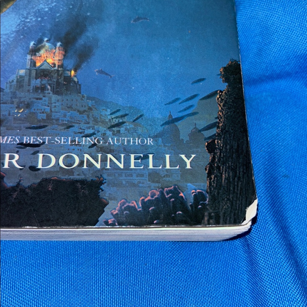 Disney Deep Blue Rogue Wave By Jennifer Donnelly Book 1 And 2 Soft Cover NWOTS - Picture 10 of 16